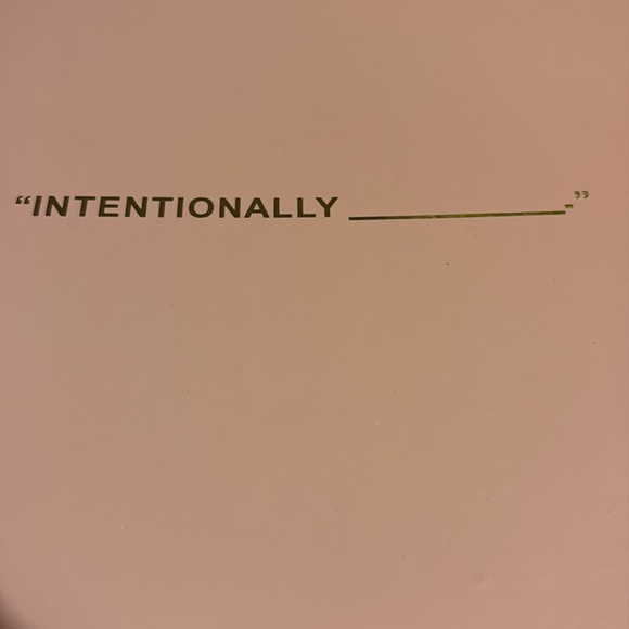 New in box size 9 intentionally blank upside black boot - Picture 8 of 8